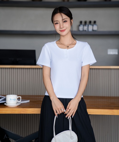 BANICO（バニコ）の「【Banico】ラウンドネックソリッドカラーTシャツ (SS)（Tシャツ/カットソー・レディース・ブラック/ホワイト/オフホワイト・FREE）」の14枚目の写真