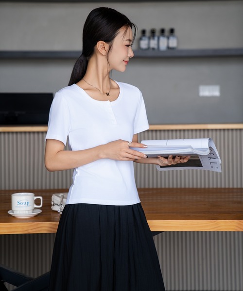 BANICO（バニコ）の「【Banico】ラウンドネックソリッドカラーTシャツ (SS)（Tシャツ/カットソー・レディース・ブラック/ホワイト/オフホワイト・FREE）」の15枚目の写真