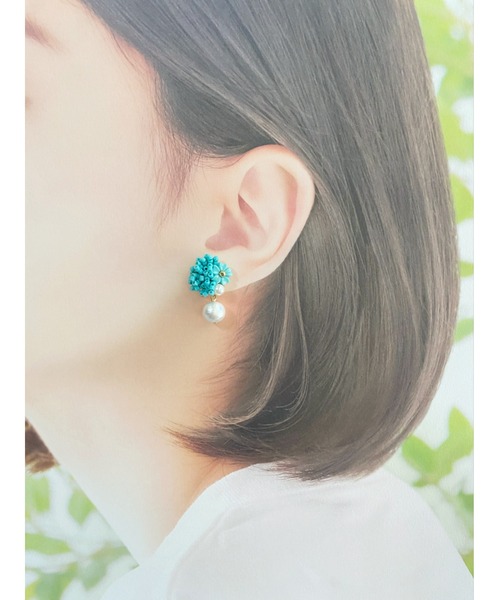 tone（トーン）の「【Hi-na】ターコイズつぶビーズ×フラワーパーツ　ピアス(MA)（ピアス（両耳用）・レディース・ターコイズブルー・FREE）」の4枚目の写真