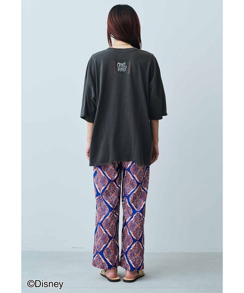 MEDE19F（メデジュウキュウ）の「ＭＥＤＥ１９Ｆ　【Ｄｉｓｎｅｙ】古着屋でみつけたようなリメイクライクＴシャツ／クルエラ（Tシャツ/カットソー・レディース・スミクロ・3/2/1）」の8枚目の写真