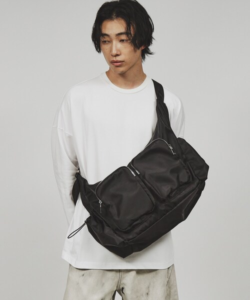 tk.TAKEO KIKUCHI（ティーケータケオキクチ）の「◆ダブルポケットビッグショルダーバッグ（ショルダーバッグ・メンズ・ブラック系7/ブラック/グレー系その他/ブラック系・00）」の3枚目の写真