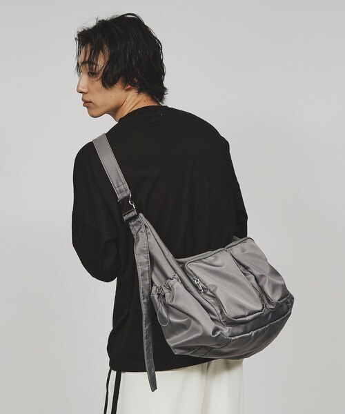 tk.TAKEO KIKUCHI（ティーケータケオキクチ）の「◆ダブルポケットビッグショルダーバッグ（ショルダーバッグ・メンズ・ブラック系7/ブラック/グレー系その他/ブラック系・00）」の9枚目の写真