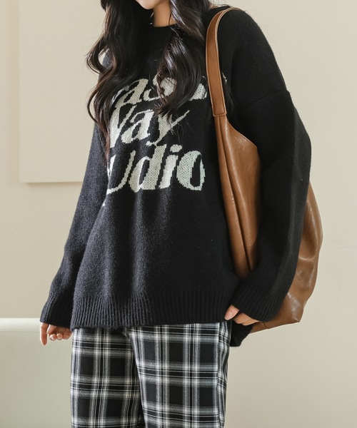 Lace Ladies(レースレディース)の「アルファベット レター ビッグシルエット 長袖 ニット プルオーバー(ニット/セーター・レディース・ホワイト/ブラウン/ブラック・FREE)」の1枚目の写真