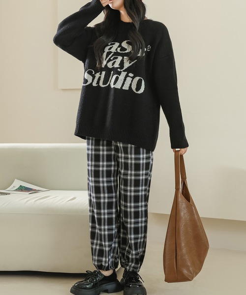 Lace Ladies(レースレディース)の「アルファベット レター ビッグシルエット 長袖 ニット プルオーバー(ニット/セーター・レディース・ホワイト/ブラウン/ブラック・FREE)」の7枚目の写真