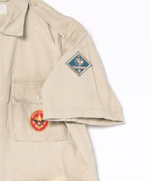 ARTCHIVES MALIBU(アートカイブス マリブ)の「【 minami Anderson / ミナミアンダーソン 】BOYSCOUT SAFARI AF JKT-PATCHES / ボーイスカウト サファリ パッチ ジャケット(ミリタリージャケット・メンズ・ベージュ・MEDIUM/LARGE)」の2枚目の写真