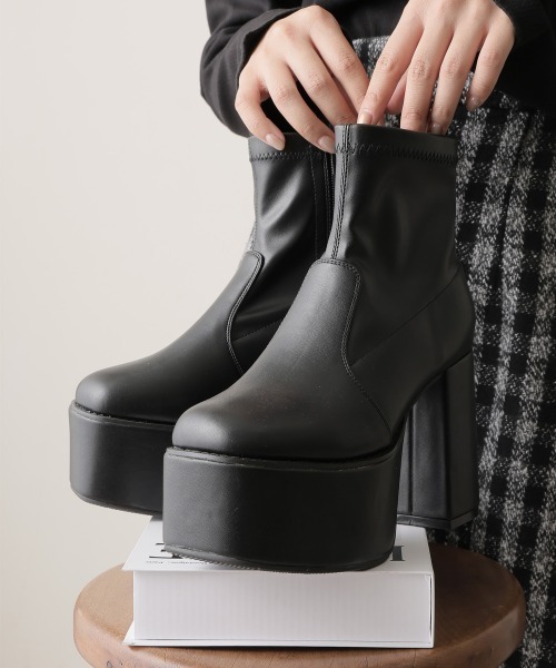 DEMETER（デメテル）の「厚底太ヒール スクエアトゥ ストレッチブーツ（ブーツ・レディース・ブラック系その他/アイボリー/ブラック・S/M/L/LL）」の5枚目の写真