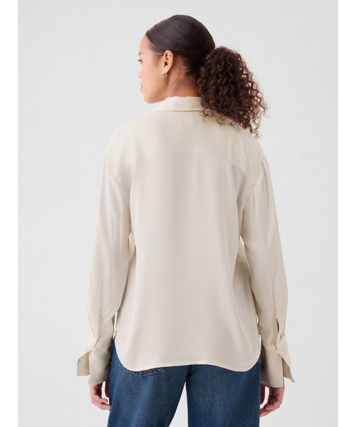 GAP(ギャップ)の「サテン パーフェクトシャツ(シャツ/ブラウス・レディース・ブラック/ベージュ・XXS/L/M/S/XS)」の3枚目の写真