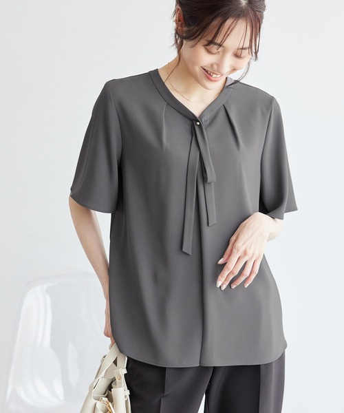セール】2サイズ展開/メタルボタンリボンタイハーフスリーブブラウス