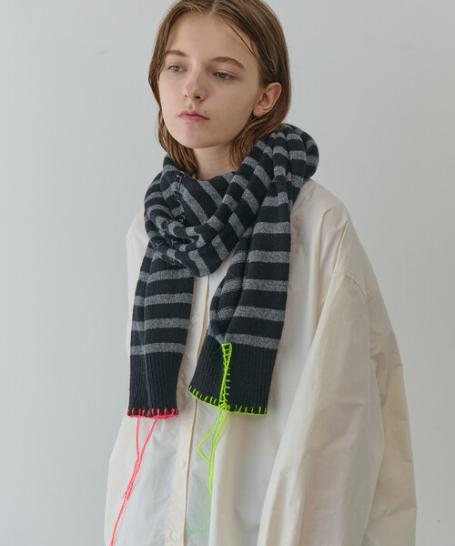 Bshop(ビショップ)の「LA FETICHE | ウール フーデッドセータースカーフ KIKI(マフラー・レディース・ダークグレー/グレー系その他・ONE)」の4枚目の写真