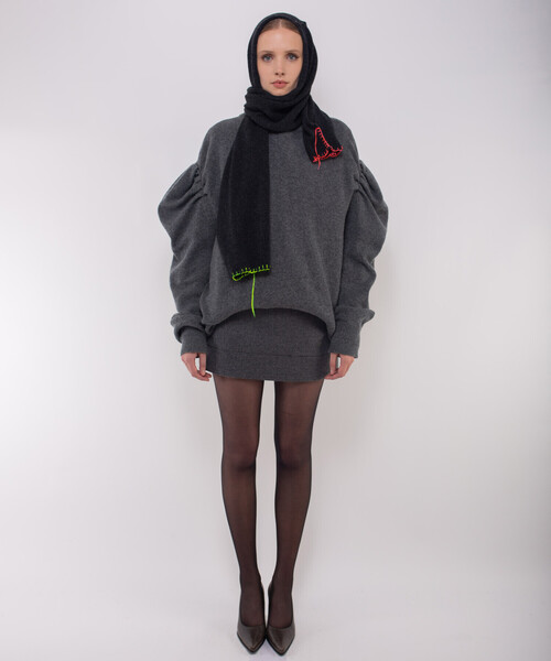 Bshop(ビショップ)の「LA FETICHE | ウール フーデッドセータースカーフ KIKI(マフラー・レディース・ダークグレー/グレー系その他・ONE)」の2枚目の写真