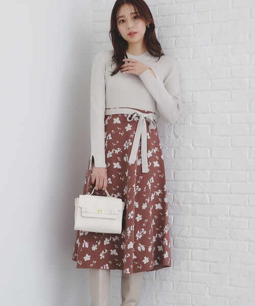 セール】フラワージャカードフレアニットワンピース【洗濯機洗い可