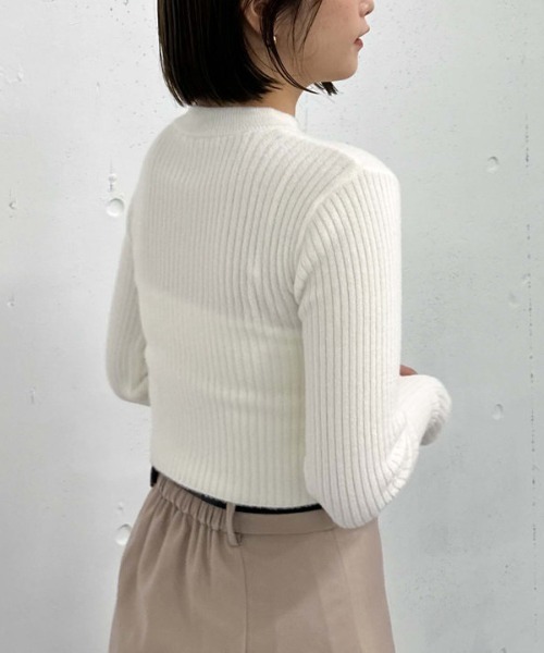 archives（アルシーヴ）の「肩ボタンモールリブニット（ニット/セーター・レディース・ピンクベージュ/ブラック/ブルー/オフホワイト・MEDIUM）」の13枚目の写真