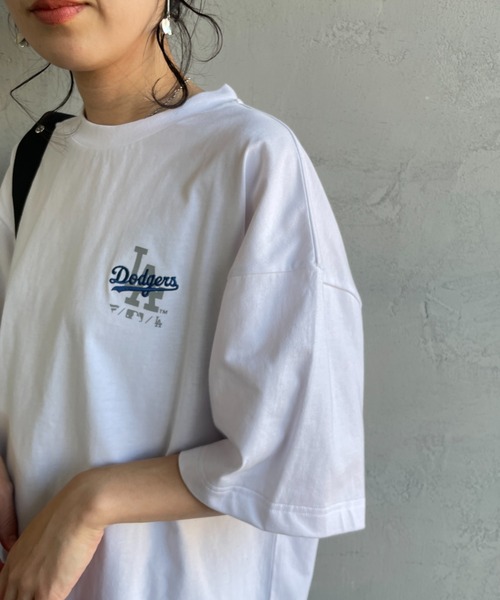 MLB（メジャーリーグベースボール）の「[FANATICS/ファナティクス] 別注 MLB ワンポイントロゴ刺繍Tシャツ（Tシャツ/カットソー・レディース・レッド/ホワイト/ブラック・M/XXL/XL/S/L）」の16枚目の写真