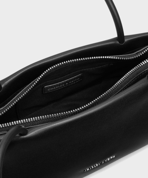 CHARLES & KEITH（チャールズ & キース）の「Hazel ヘーゼル ボウ イロンゲイティッドトラペーズショルダーバッグ（ショルダーバッグ・レディース・ピンク系その他3/ホワイト系その他4/スミクロ/ブルーグラス/クリーム・M）」の10枚目の写真