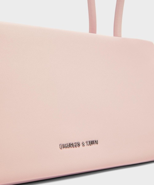 CHARLES & KEITH（チャールズ & キース）の「Hazel ヘーゼル ボウ イロンゲイティッドトラペーズショルダーバッグ（ショルダーバッグ・レディース・ピンク系その他3/ホワイト系その他4/スミクロ/ブルーグラス/クリーム・M）」の19枚目の写真