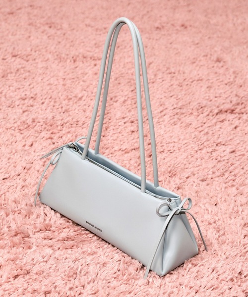 ★特別SALE★Charles & KEITHボウイロンゲイティッド CHARLES & KEITH ボウ イロンゲイティッドトラペーズショルダー