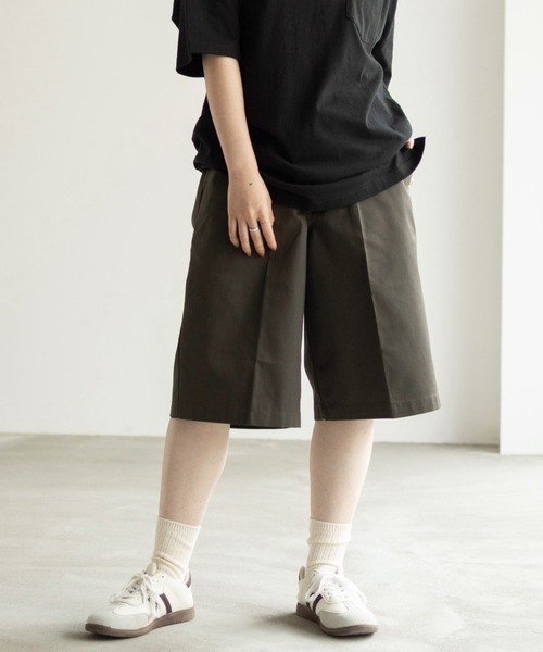 Dickies(ディッキーズ)の「DICKIES サイドポケットワイドハーフパンツ(デニムパンツ・メンズ・インディゴブルー/ベージュ/ブラック/チャコールグレー/ブラック系その他/ダークグリーン・M/L/XL)」の15枚目の写真