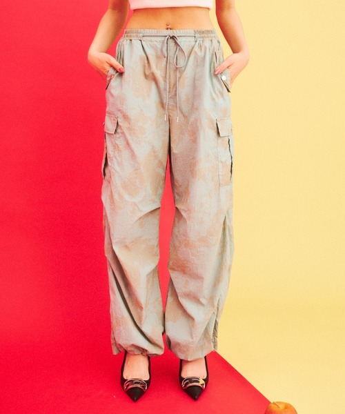 What Is Heart(ワットイズハート)の「tie dye like cargo pants - タイダイカーゴパンツ -(カーゴパンツ・レディース・グリーン/ピンク・SMALL/MEDIUM)」の1枚目の写真