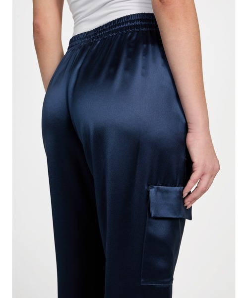 Guess（ゲス）の「NEW Marzia Gathered Jogger パンツ レディース（その他パンツ・レディース・カーキ/ネイビー・X-SMALL/SMALL/MEDIUM/LARGE）」の14枚目の写真