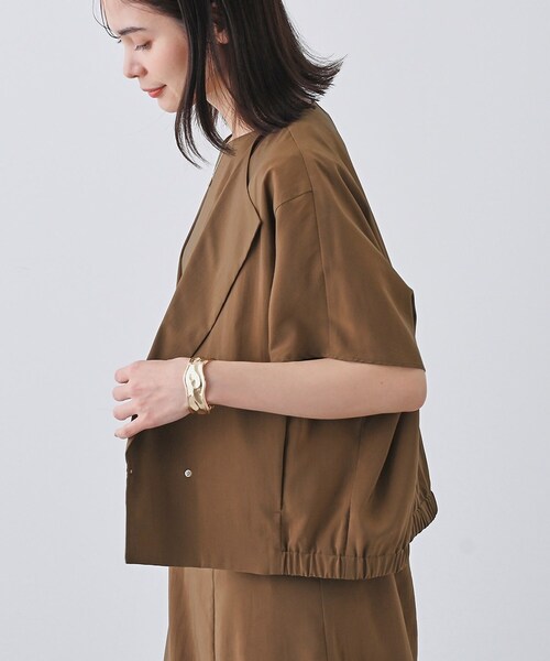 INDIVI（インディヴィ）の「【通気性◎撥水／UVケア】フレンチスリーブ ブラウスライクジャケット（テーラードジャケット・レディース・ダークブラウン/オフホワイト/ネイビー系5・05/13/15 /34/38）」の9枚目の写真