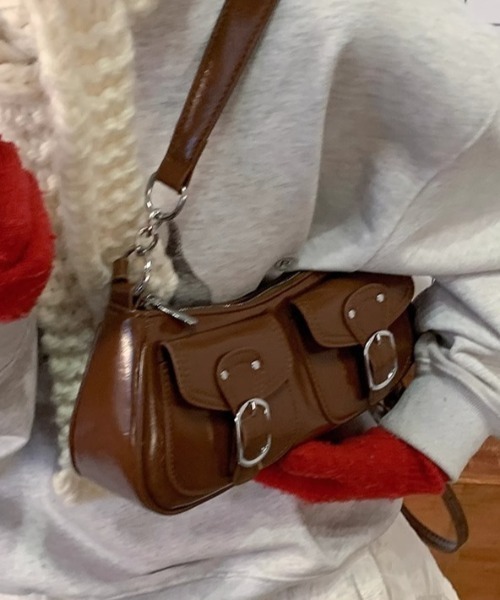 Vipoa(ヴィポア)の「out pocket bag(ショルダーバッグ・レディース・シルバー/ブラック/レッド/ブラウン/ホワイト・FREE)」の2枚目の写真