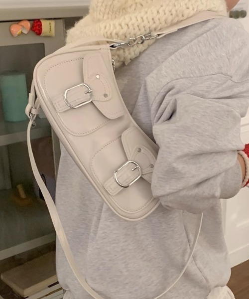 Vipoa(ヴィポア)の「out pocket bag(ショルダーバッグ・レディース・シルバー/ブラック/レッド/ブラウン/ホワイト・FREE)」の1枚目の写真