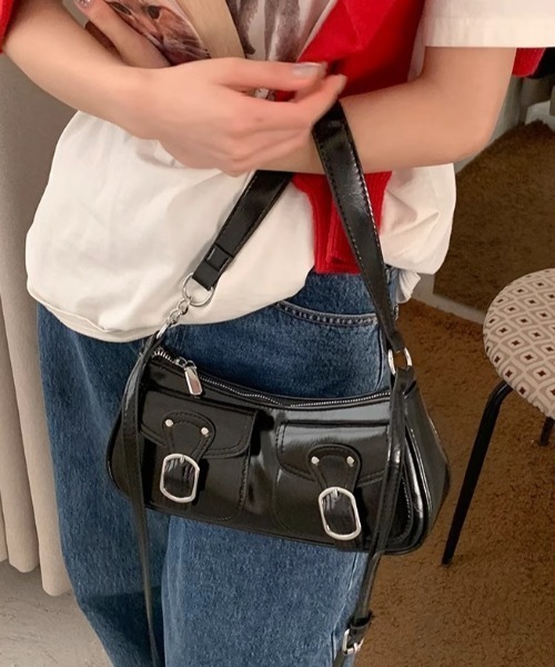 Vipoa(ヴィポア)の「out pocket bag(ショルダーバッグ・レディース・シルバー/ブラック/レッド/ブラウン/ホワイト・FREE)」の14枚目の写真