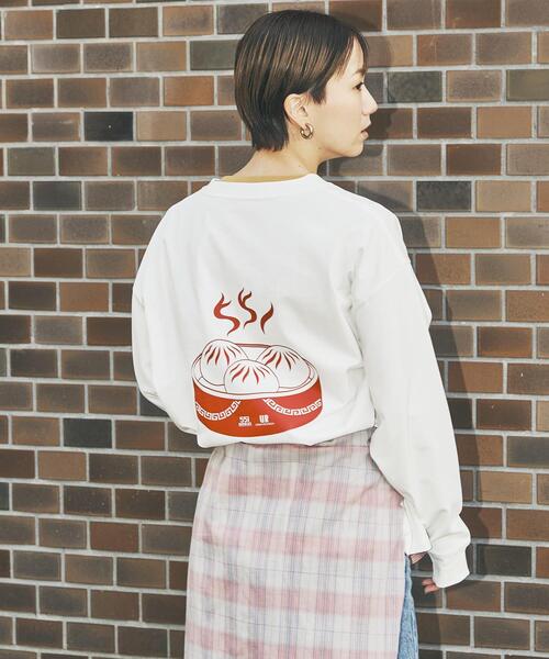 URBAN RESEARCH(アーバンリサーチ)の「551蓬莱×UR LONG-SLEEVE T-SHIRTS(Tシャツ/カットソー・メンズ・チャコールグレー/ブラック/レッド/オフホワイト/ネイビー・MEDIUM/X-LARGE/LARGE/SMALL)」の11枚目の写真