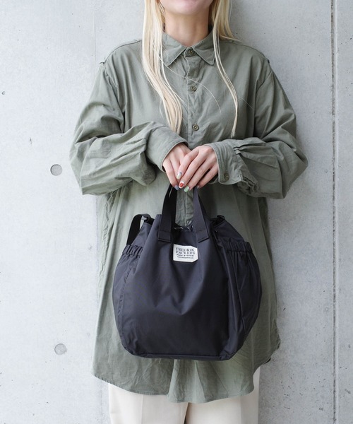 FREDRIK PACKERS(フレドリックパッカーズ)の「【FREDRIK PACKERS】【NAVYのみ別注カラー】210D 2WAY BLOOM SHOULDER BAG 210デニール ブルーム ショルダー バッグ(ショルダーバッグ・レディース・ネイビー/カーキ/ブラック・FREE)」の4枚目の写真