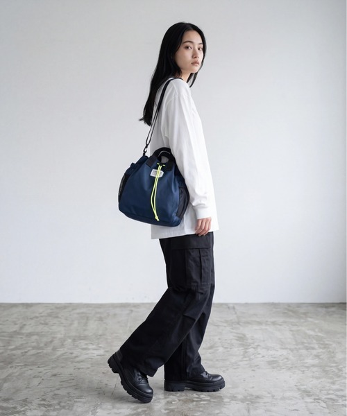 FREDRIK PACKERS(フレドリックパッカーズ)の「【FREDRIK PACKERS】【NAVYのみ別注カラー】210D 2WAY BLOOM SHOULDER BAG 210デニール ブルーム ショルダー バッグ(ショルダーバッグ・レディース・ネイビー/カーキ/ブラック・FREE)」の8枚目の写真