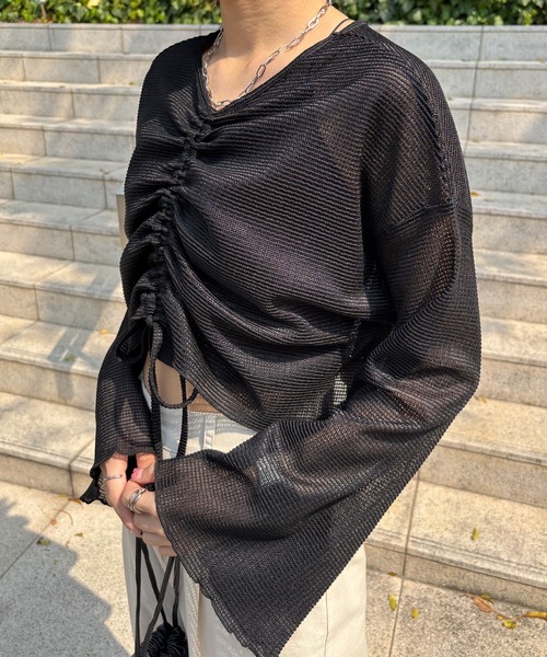 ISOOK（アイスー）の「【ISOOK / アイスー】フロントシャーリングフレアスリーブプルオーバー / 前後2way ドローコード 長袖 Vネック ボートネック 透かし編み シアートップス ラッセル クロップド丈 ショート丈 ボーダー 白 黒 ブラック ホワイト ZOZOTOWN限定（Tシャツ/カットソー・レディース・アイボリー/ブラック・FREE）」の16枚目の写真