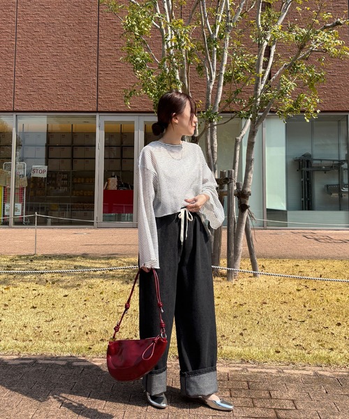 ISOOK（アイスー）の「【ISOOK / アイスー】フロントシャーリングフレアスリーブプルオーバー / 前後2way ドローコード 長袖 Vネック ボートネック 透かし編み シアートップス ラッセル クロップド丈 ショート丈 ボーダー 白 黒 ブラック ホワイト ZOZOTOWN限定（Tシャツ/カットソー・レディース・アイボリー/ブラック・FREE）」の20枚目の写真