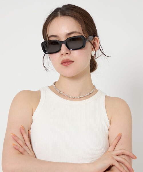BEAUTY&YOUTH UNITED ARROWS（ビューティーアンドユースユナイテッドアローズ）の「スクエア サングラス（サングラス・レディース・ブラック/ダークグレー・FREE）」の4枚目の写真