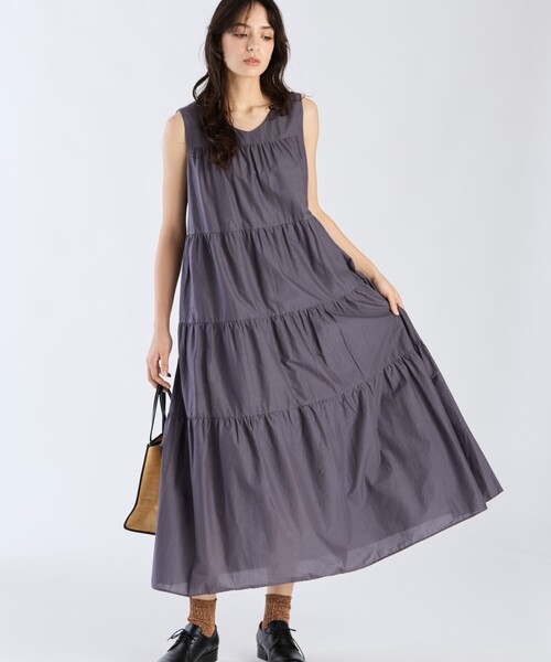 To b. by agnes b.（トゥービーバイアニエスベー）の「【Outlet】ブイネックティアードドレス（ワンピース・レディース・グレー系その他・38/40/36）」の3枚目の写真