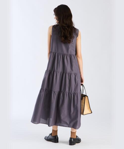 To b. by agnes b.(トゥービーバイアニエスベー)の「ブイネックティアードドレス(ワンピース・レディース・グレー系その他・38/40/36)」の3枚目の写真