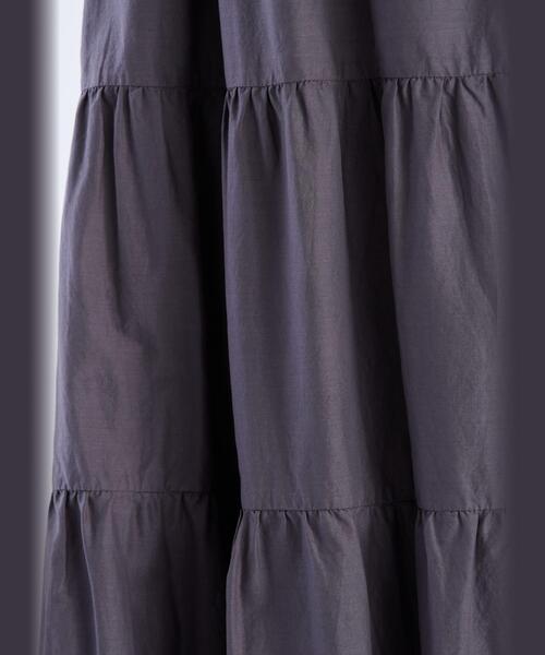 To b. by agnes b.(トゥービーバイアニエスベー)の「ブイネックティアードドレス(ワンピース・レディース・グレー系その他・38/40/36)」の4枚目の写真