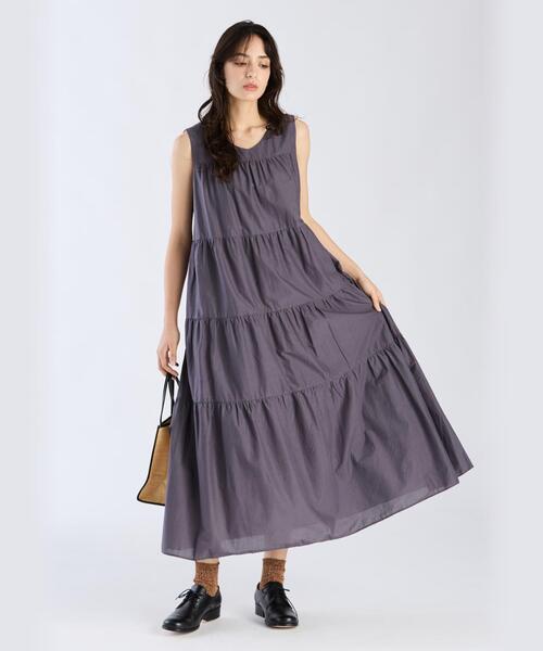 To b. by agnes b.(トゥービーバイアニエスベー)の「ブイネックティアードドレス(ワンピース・レディース・グレー系その他・38/40/36)」の1枚目の写真