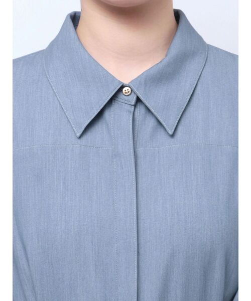 TONAL(トーナル)の「デニムライクシャツフレアワンピース(ワンピース・レディース・インディゴブルー/ネイビー・MEDIUM)」の4枚目の写真