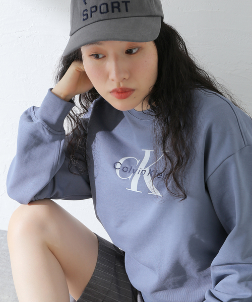 JOINT WORKS(ジョイントワークス)の「Calvin Klein /カルバン クライン MONOLOGO FRENCH TERRY RLXD CREW(Tシャツ/カットソー・レディース・ベージュ/スカイブルー・X-SMALL)」の4枚目の写真