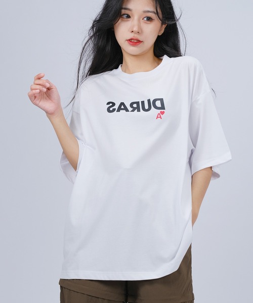 DURAS(デュラス)の「反転ロゴオーバーTシャツ(Tシャツ/カットソー・レディース・ホワイト×レッド/ホワイト×ゴールド/ホワイト×ブラック・SMALL/MEDIUM)」の1枚目の写真