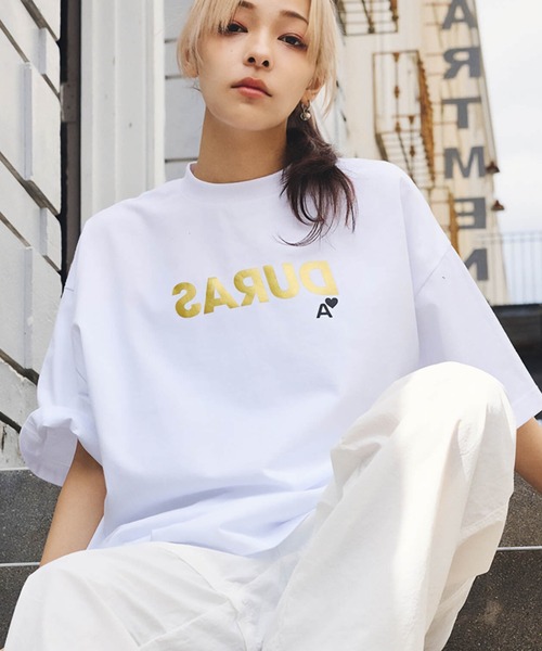 DURAS(デュラス)の「反転ロゴオーバーTシャツ(Tシャツ/カットソー・レディース・ホワイト×レッド/ホワイト×ゴールド/ホワイト×ブラック・SMALL/MEDIUM)」の3枚目の写真