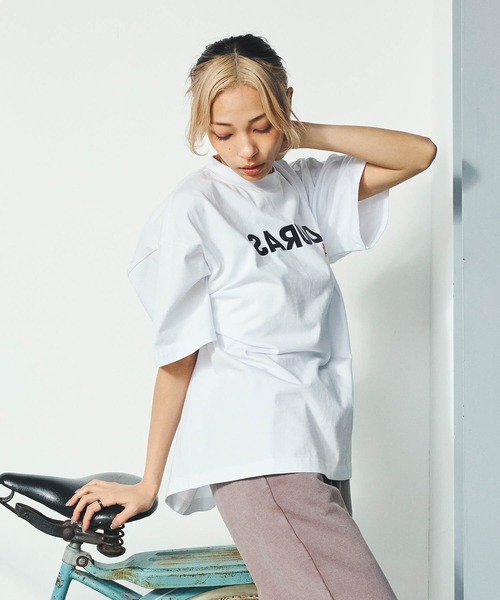 DURAS(デュラス)の「反転ロゴオーバーTシャツ(Tシャツ/カットソー・レディース・ホワイト×レッド/ホワイト×ゴールド/ホワイト×ブラック・SMALL/MEDIUM)」の11枚目の写真