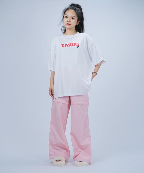 DURAS(デュラス)の「反転ロゴオーバーTシャツ(Tシャツ/カットソー・レディース・ホワイト×レッド/ホワイト×ゴールド/ホワイト×ブラック・SMALL/MEDIUM)」の4枚目の写真