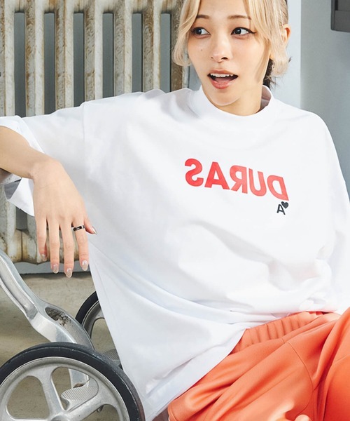 DURAS(デュラス)の「反転ロゴオーバーTシャツ(Tシャツ/カットソー・レディース・ホワイト×レッド/ホワイト×ゴールド/ホワイト×ブラック・SMALL/MEDIUM)」の6枚目の写真