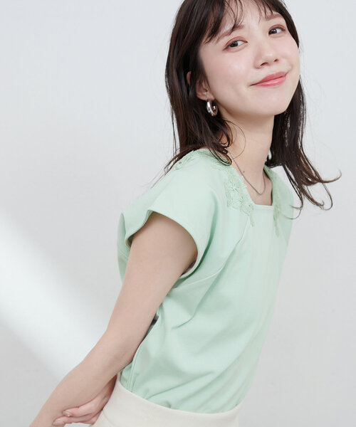 natural couture(ナチュラルクチュール)の「【WEB限定】花柄レーススクエアネックTシャツ(Tシャツ/カットソー・レディース・ピンク/オフホワイト/ミント/ネイビー・FREE)」の15枚目の写真