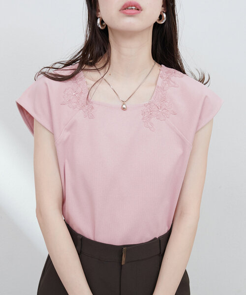 natural couture(ナチュラルクチュール)の「【WEB限定】花柄レーススクエアネックTシャツ(Tシャツ/カットソー・レディース・ピンク/オフホワイト/ミント/ネイビー・FREE)」の9枚目の写真
