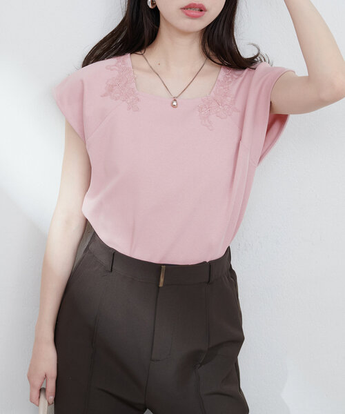 natural couture(ナチュラルクチュール)の「【WEB限定】花柄レーススクエアネックTシャツ(Tシャツ/カットソー・レディース・ピンク/オフホワイト/ミント/ネイビー・FREE)」の8枚目の写真