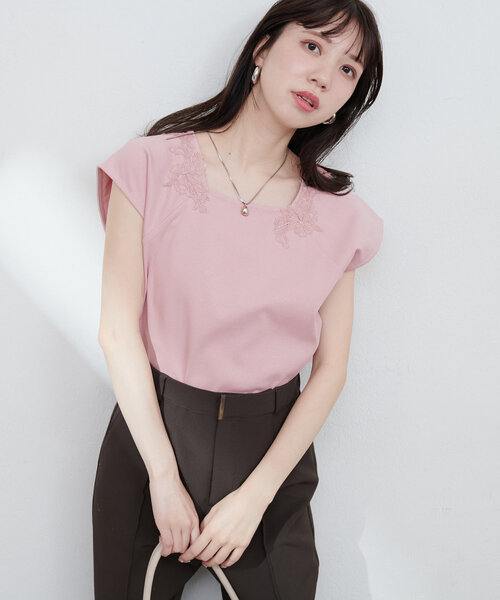 natural couture(ナチュラルクチュール)の「【WEB限定】花柄レーススクエアネックTシャツ(Tシャツ/カットソー・レディース・ピンク/オフホワイト/ミント/ネイビー・FREE)」の7枚目の写真