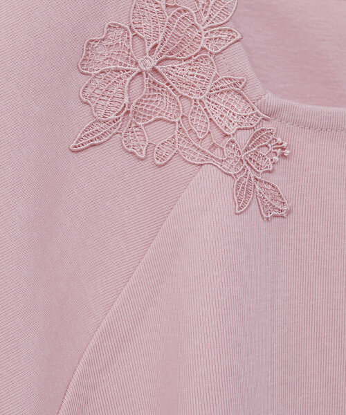 natural couture(ナチュラルクチュール)の「【WEB限定】花柄レーススクエアネックTシャツ(Tシャツ/カットソー・レディース・ピンク/オフホワイト/ミント/ネイビー・FREE)」の5枚目の写真