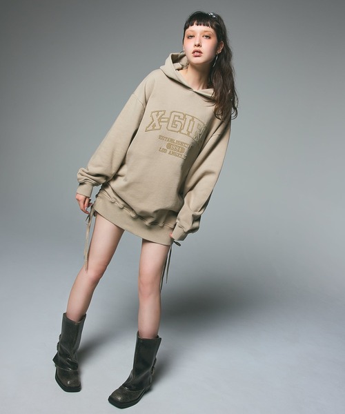 X-girl（エックスガール）の「COLLEGE LOGO DRAWSTRING SWEAT DRESS（ワンピース・レディース・チャコール/ベージュ/パープル・S/M）」の11枚目の写真